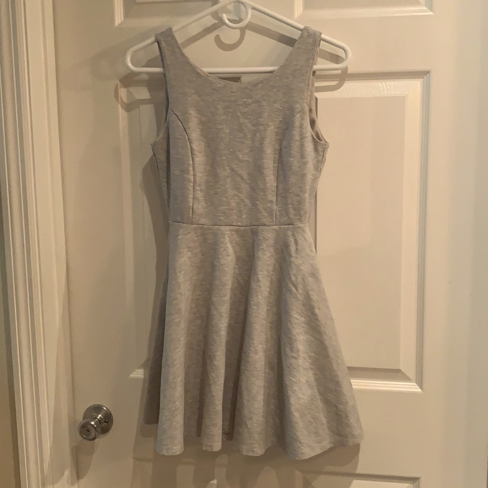 Lulu’s gray medium dress with pockets!